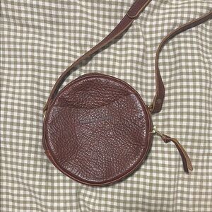 Compact Brown Leather Crossbody Bag with Minimalist Design